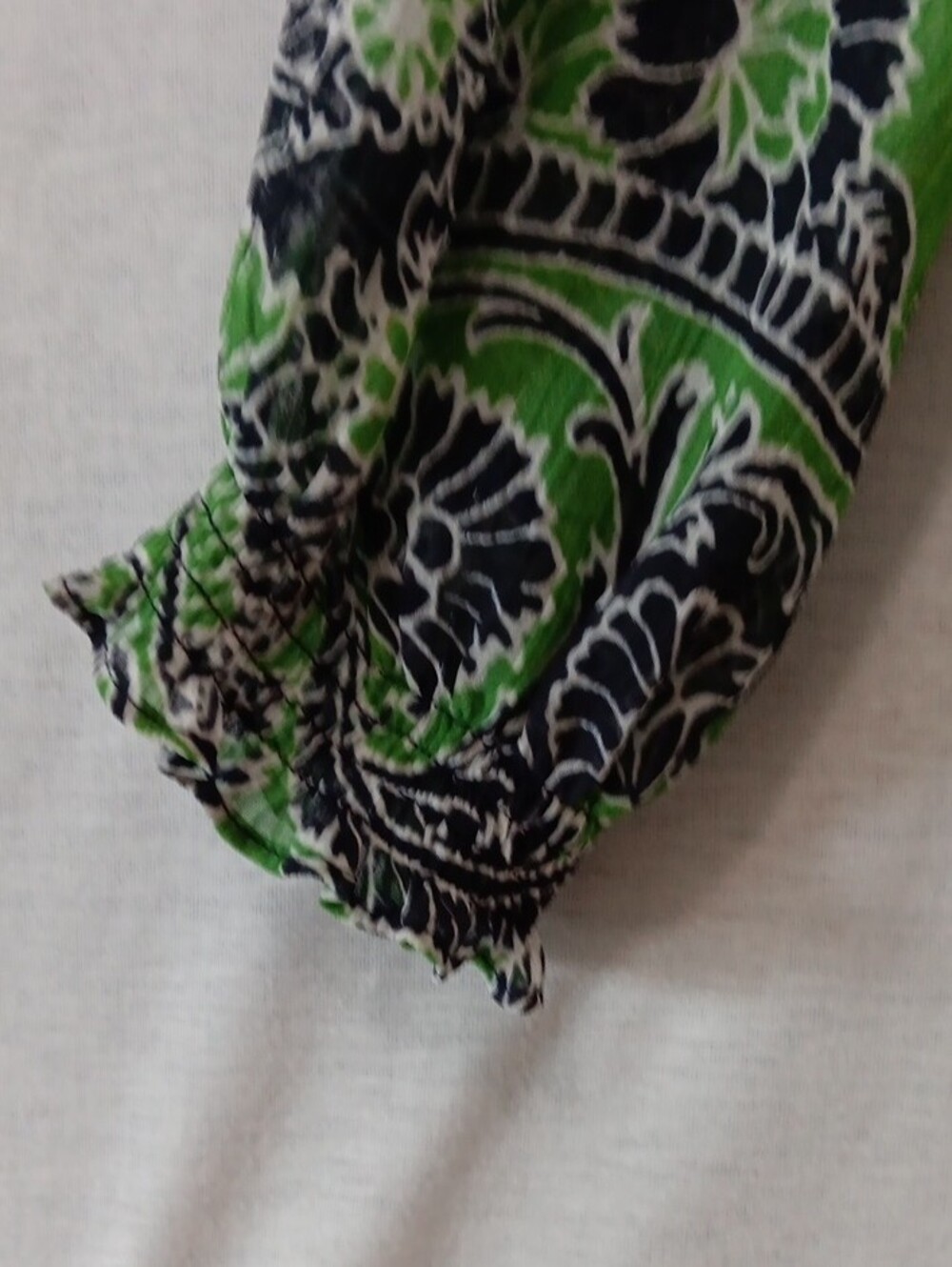 Liz Claiborne Green and Black Paisley Blouse - Picture 5 of 16